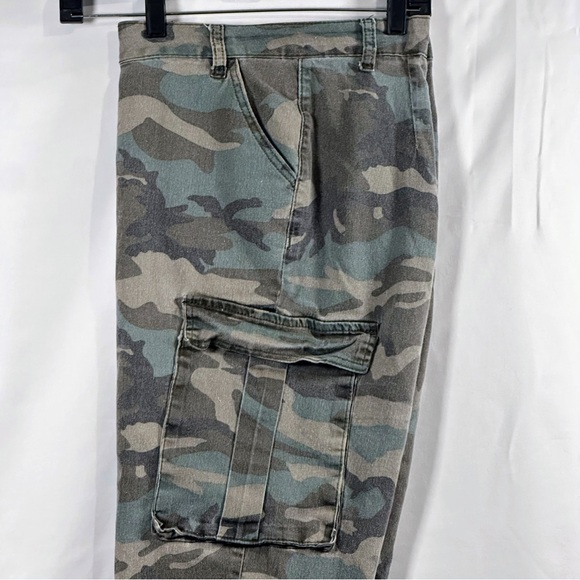 Women’s Camouflage Cargo Pants - Picture 3 of 5
